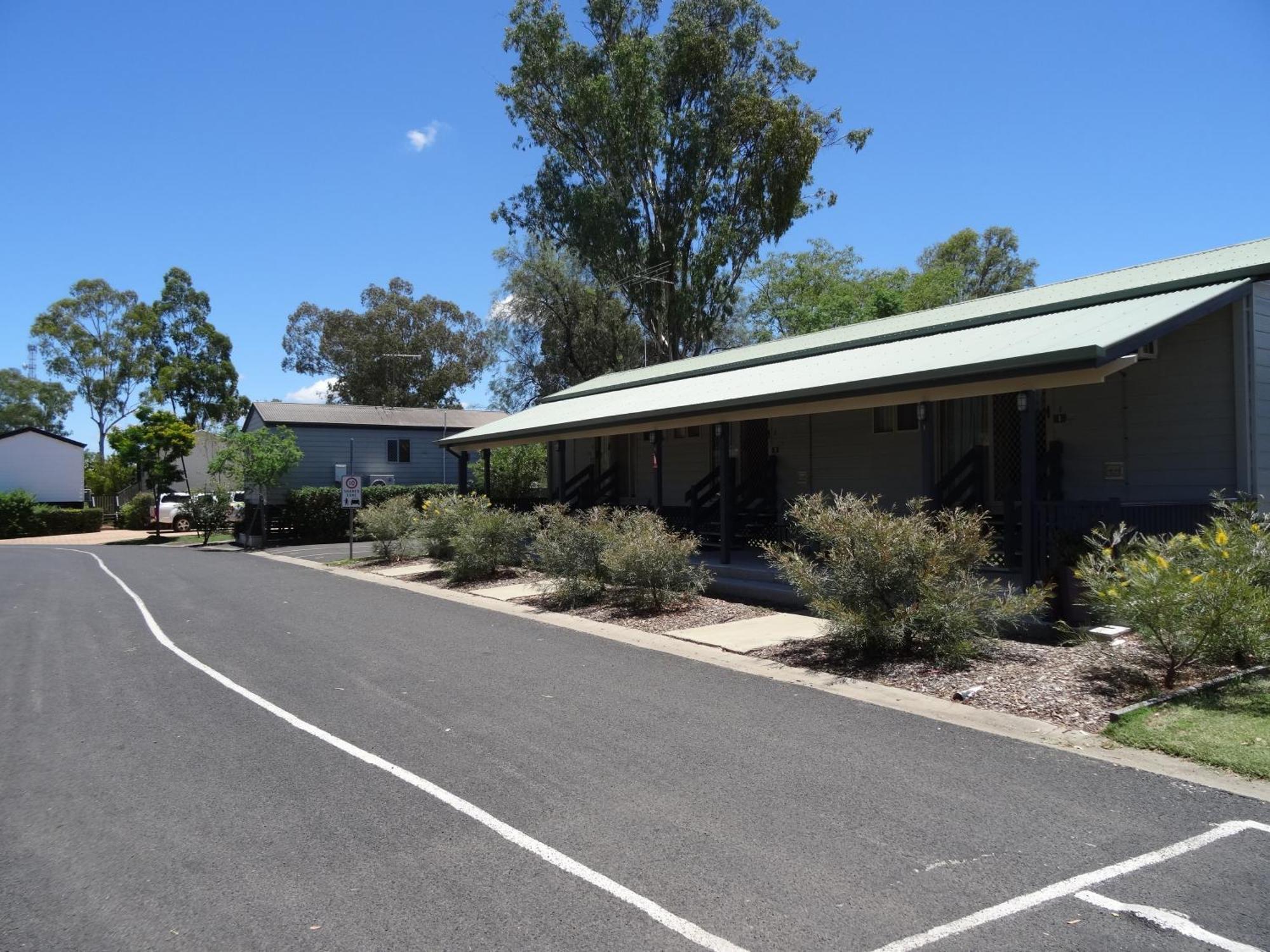 Dalby Tourist Park Hotel Room photo